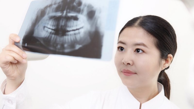 半口种植牙定制方案，从咨询到完成需几步？**